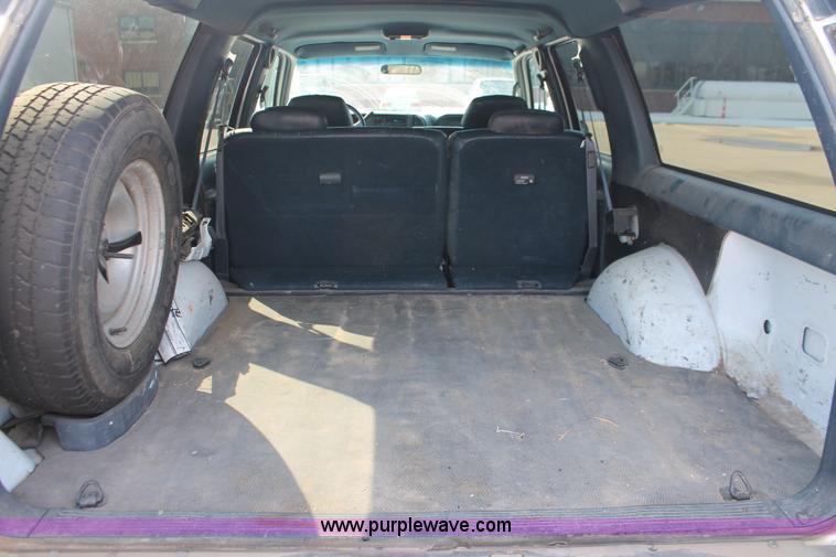 image for item E2929 1997 Chevrolet Suburban C1500 SUV