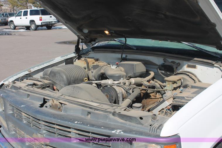 image for item E2929 1997 Chevrolet Suburban C1500 SUV