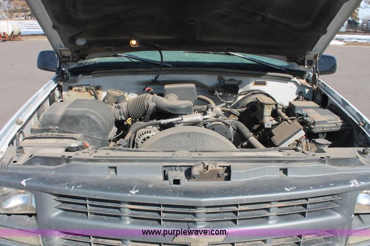 image for item E2929 1997 Chevrolet Suburban C1500 SUV