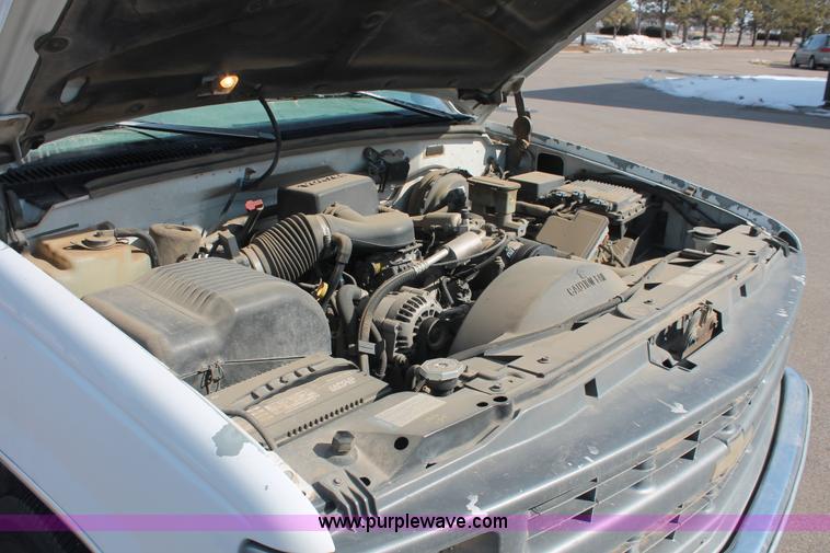 image for item E2929 1997 Chevrolet Suburban C1500 SUV