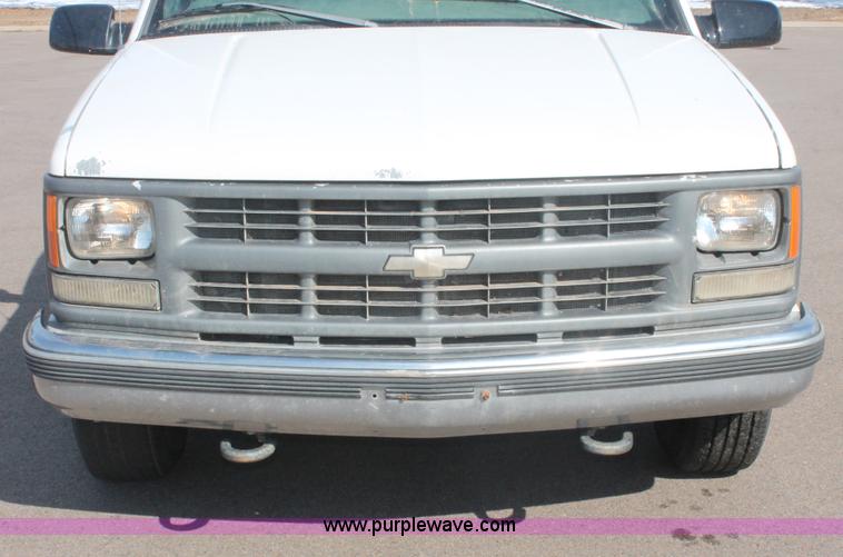 image for item E2929 1997 Chevrolet Suburban C1500 SUV