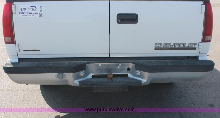 image for item E2929 1997 Chevrolet Suburban C1500 SUV
