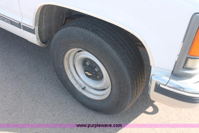 image for item E2929 1997 Chevrolet Suburban C1500 SUV