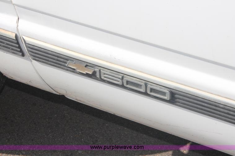 image for item E2929 1997 Chevrolet Suburban C1500 SUV