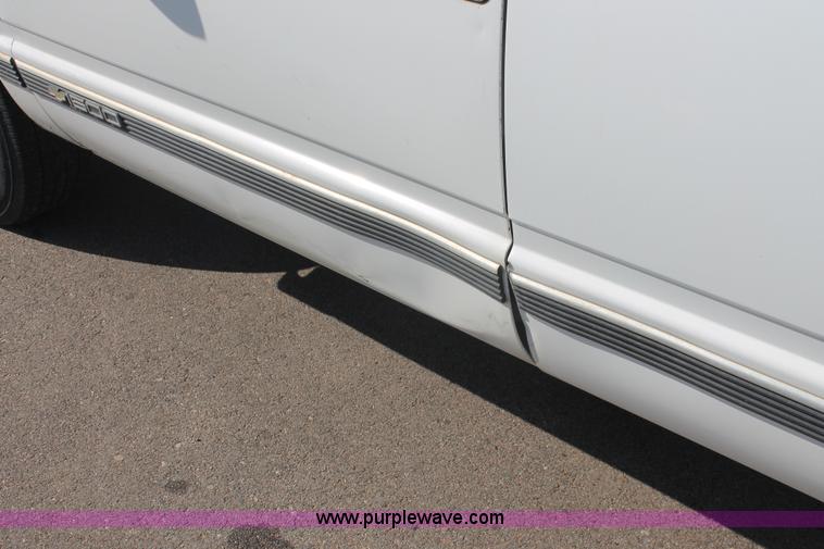 image for item E2929 1997 Chevrolet Suburban C1500 SUV