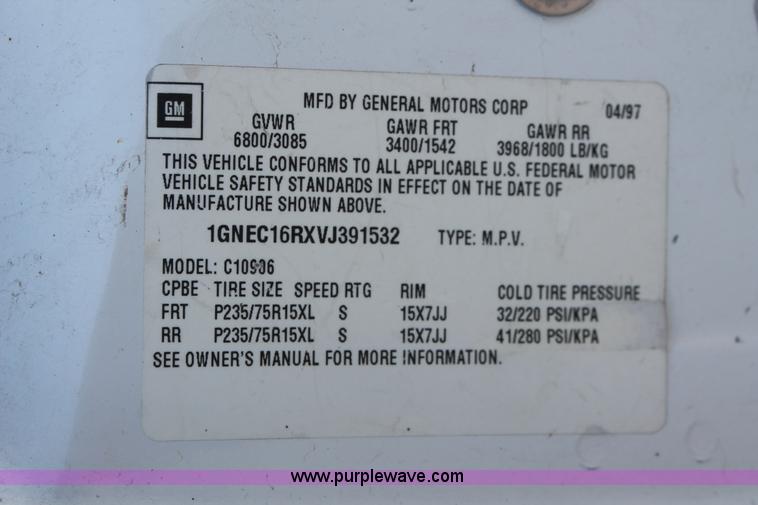 image for item E2929 1997 Chevrolet Suburban C1500 SUV