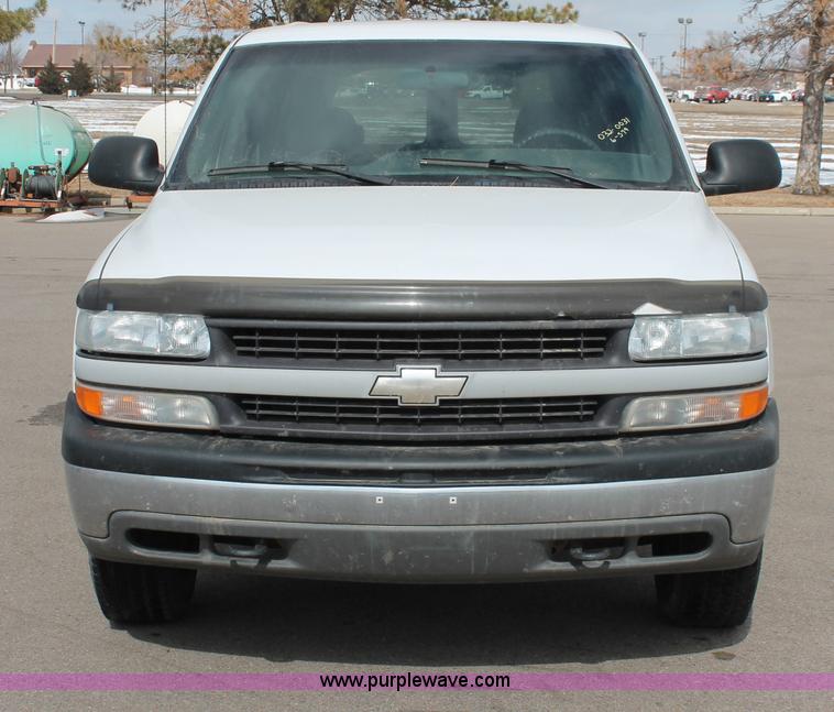 image for item E2930 2001 Chevrolet Suburban K1500 SUV
