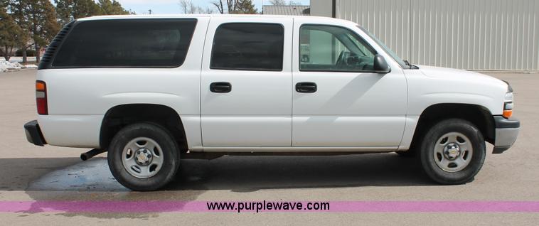 image for item E2930 2001 Chevrolet Suburban K1500 SUV