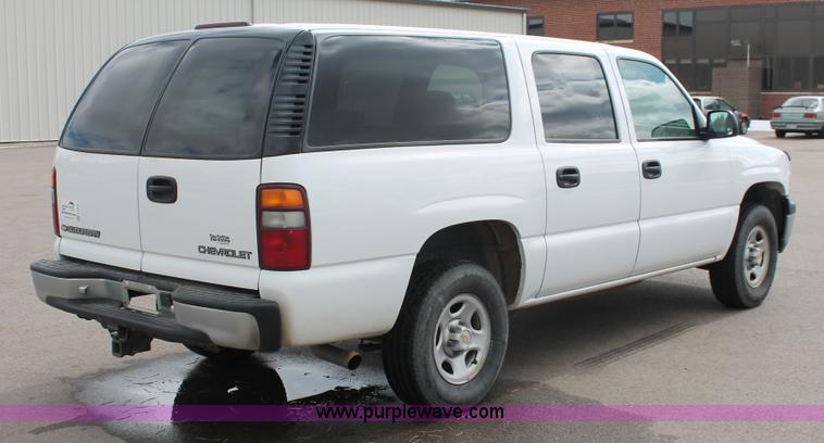 image for item E2930 2001 Chevrolet Suburban K1500 SUV