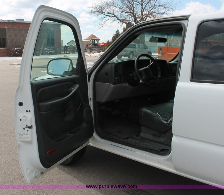 image for item E2930 2001 Chevrolet Suburban K1500 SUV