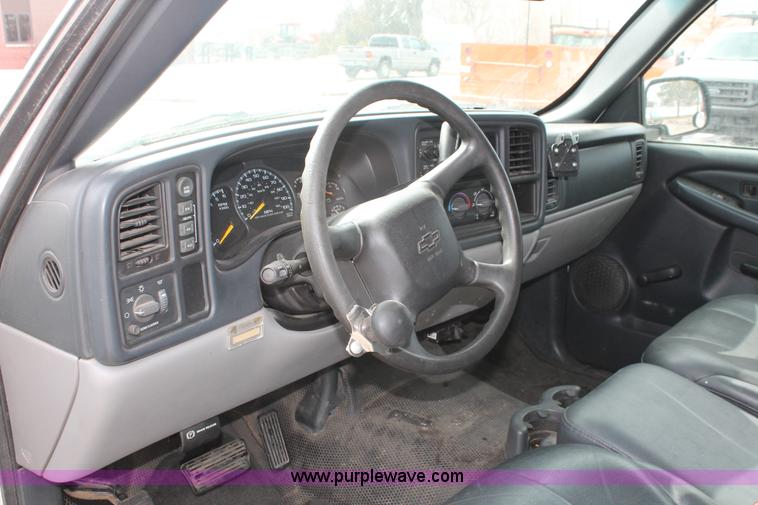 image for item E2930 2001 Chevrolet Suburban K1500 SUV