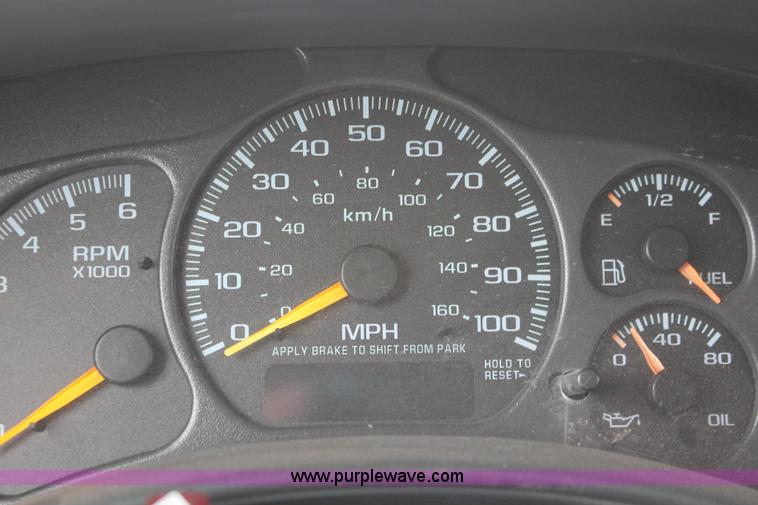 image for item E2930 2001 Chevrolet Suburban K1500 SUV