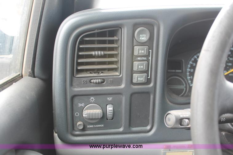 image for item E2930 2001 Chevrolet Suburban K1500 SUV