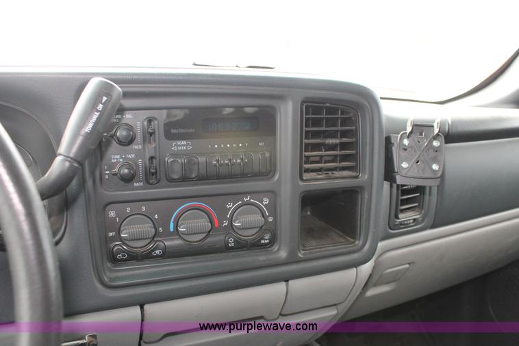 image for item E2930 2001 Chevrolet Suburban K1500 SUV