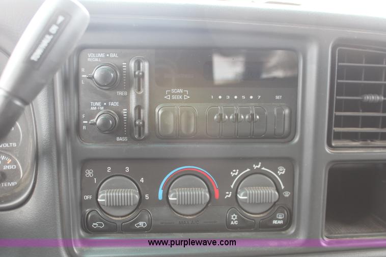 image for item E2930 2001 Chevrolet Suburban K1500 SUV