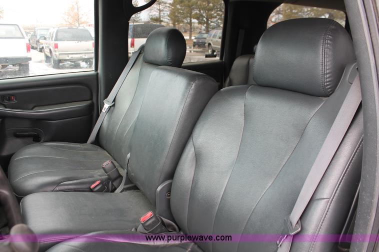 image for item E2930 2001 Chevrolet Suburban K1500 SUV