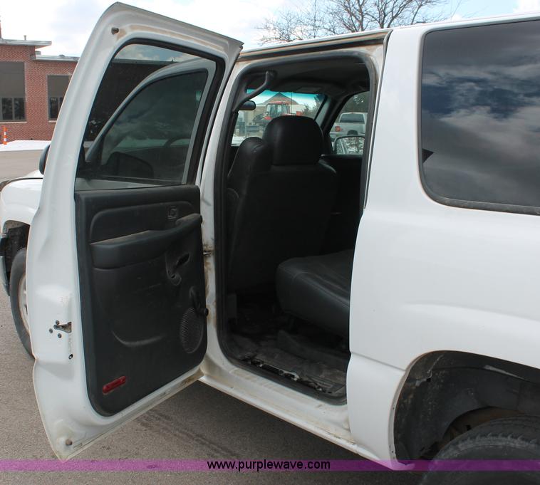 image for item E2930 2001 Chevrolet Suburban K1500 SUV