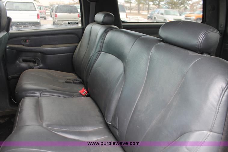 image for item E2930 2001 Chevrolet Suburban K1500 SUV