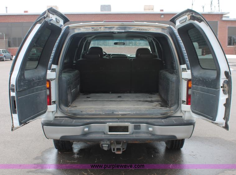 image for item E2930 2001 Chevrolet Suburban K1500 SUV