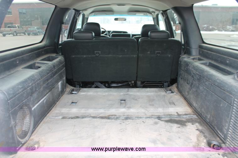 image for item E2930 2001 Chevrolet Suburban K1500 SUV