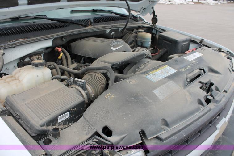 image for item E2930 2001 Chevrolet Suburban K1500 SUV