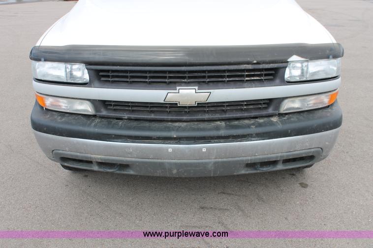 image for item E2930 2001 Chevrolet Suburban K1500 SUV