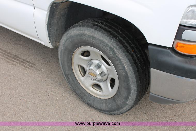 image for item E2930 2001 Chevrolet Suburban K1500 SUV