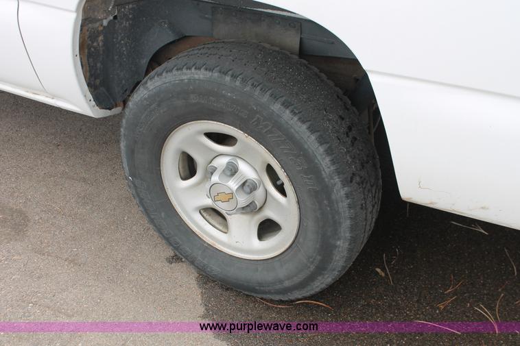 image for item E2930 2001 Chevrolet Suburban K1500 SUV