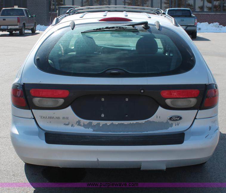 image for item E2932 2003 Ford Taurus SE
