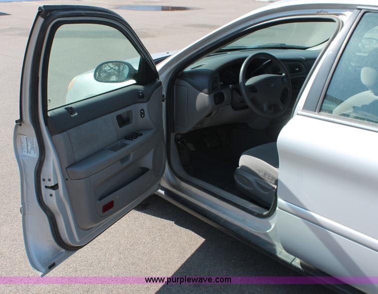image for item E2932 2003 Ford Taurus SE