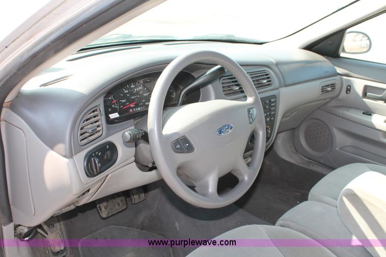 image for item E2932 2003 Ford Taurus SE