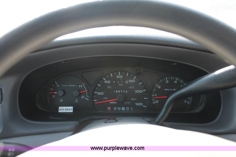 image for item E2932 2003 Ford Taurus SE