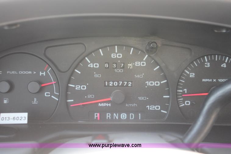 image for item E2932 2003 Ford Taurus SE