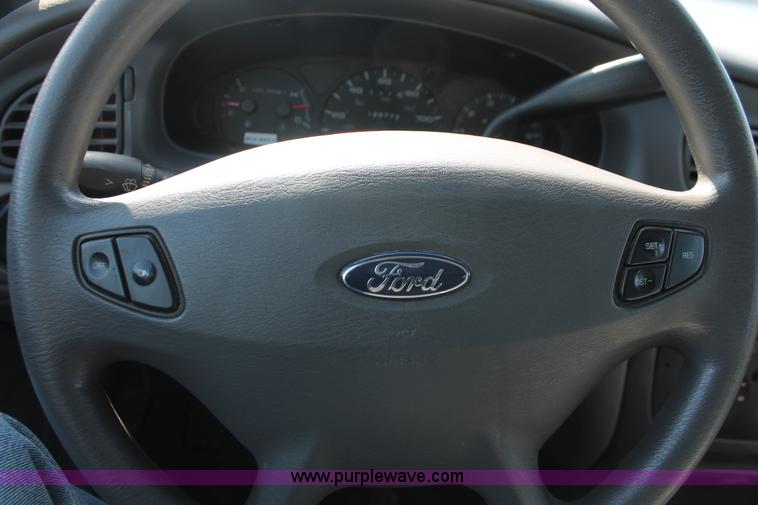 image for item E2932 2003 Ford Taurus SE