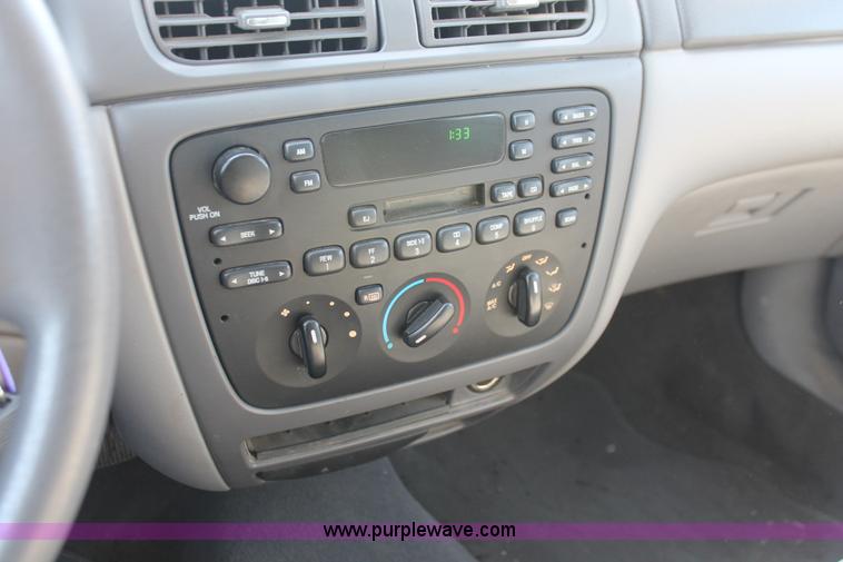 image for item E2932 2003 Ford Taurus SE