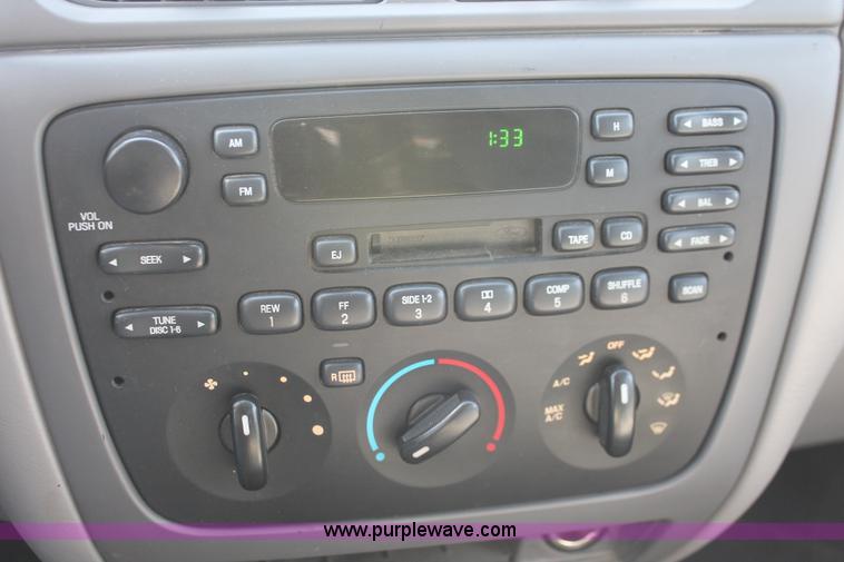 image for item E2932 2003 Ford Taurus SE