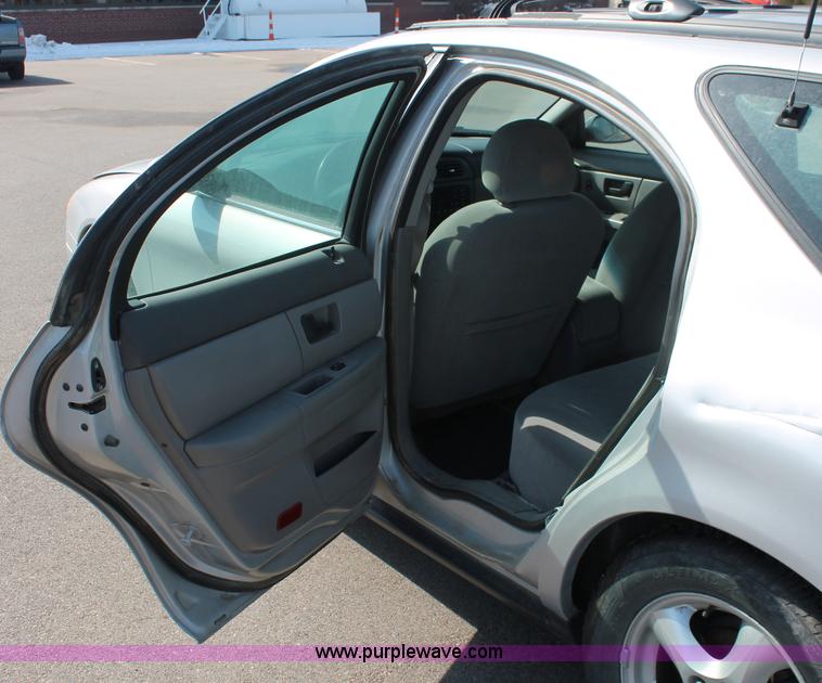 image for item E2932 2003 Ford Taurus SE