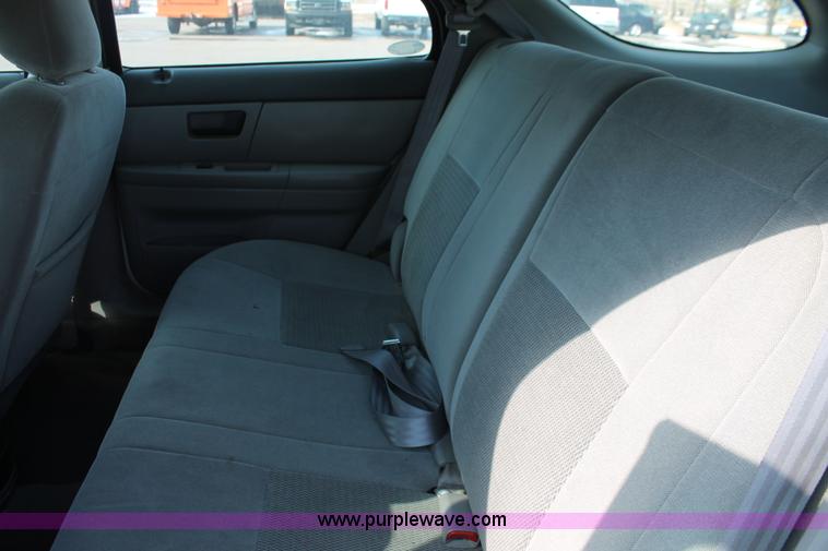 image for item E2932 2003 Ford Taurus SE