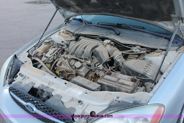 image for item E2932 2003 Ford Taurus SE
