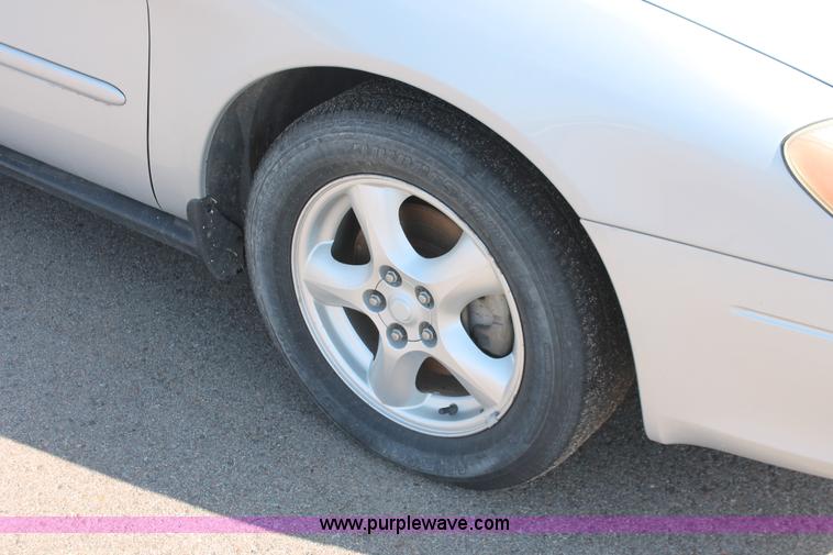 image for item E2932 2003 Ford Taurus SE