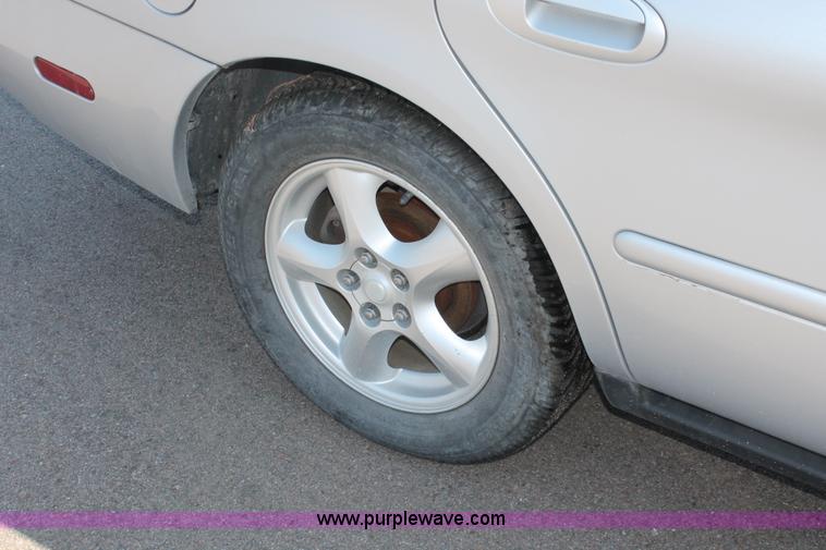 image for item E2932 2003 Ford Taurus SE