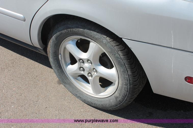image for item E2932 2003 Ford Taurus SE