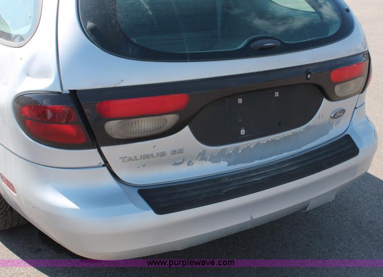 image for item E2932 2003 Ford Taurus SE