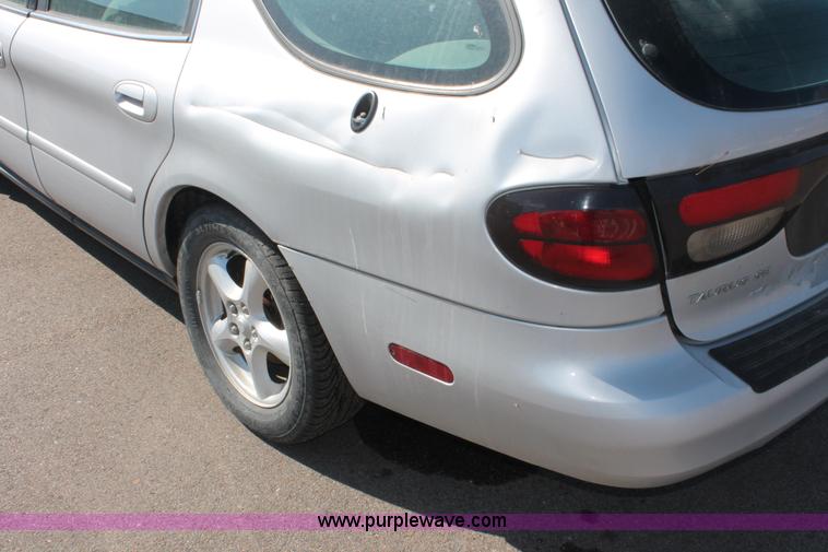 image for item E2932 2003 Ford Taurus SE