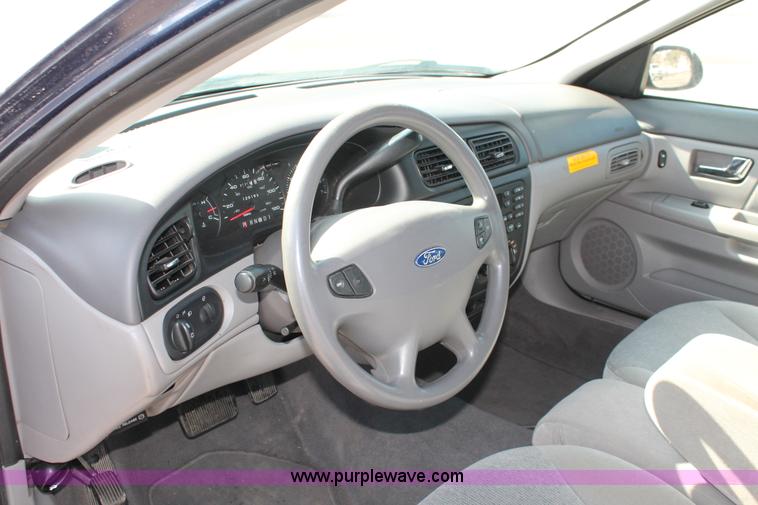 image for item E2933 2000 Ford Taurus SE