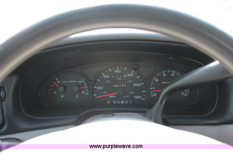 image for item E2933 2000 Ford Taurus SE