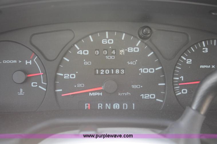 image for item E2933 2000 Ford Taurus SE