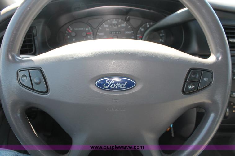 image for item E2933 2000 Ford Taurus SE