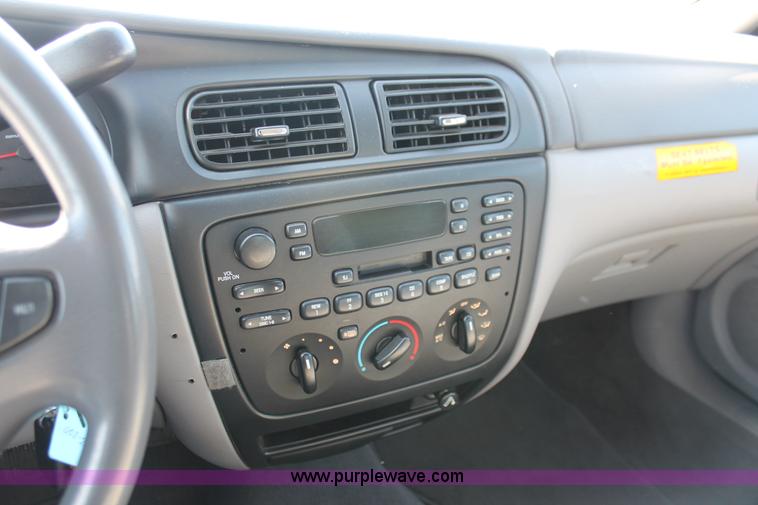 image for item E2933 2000 Ford Taurus SE