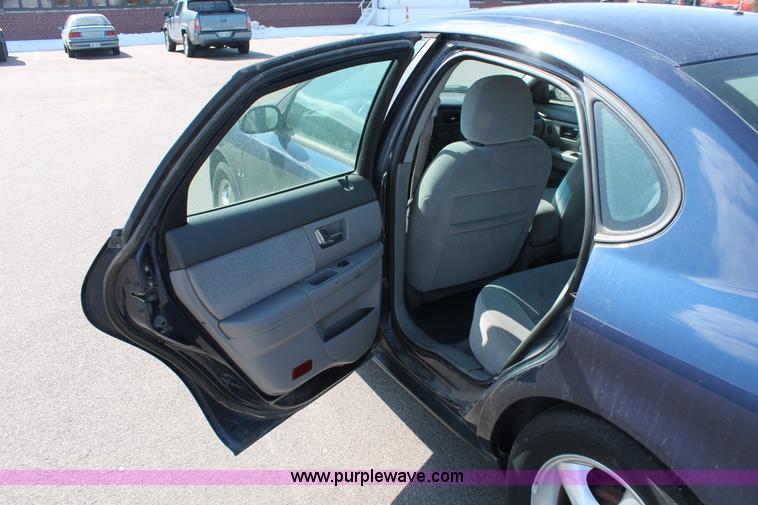 image for item E2933 2000 Ford Taurus SE